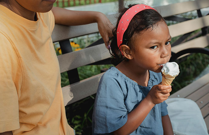 Karen Learns Ice Cream Shop Worker Served Her 11 Y.O. Child, Calls The Manager And Demands A Refund