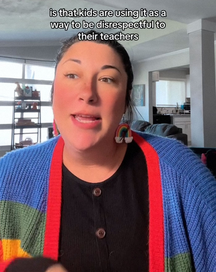 Teacher Claims New ‘Mewing’ Trend Might Be The Final Reason She Quits Teaching, Goes Viral Teacher Claims New ‘Mewing’ Trend Might Be The Final Reason She Quits Teaching, Goes Viral