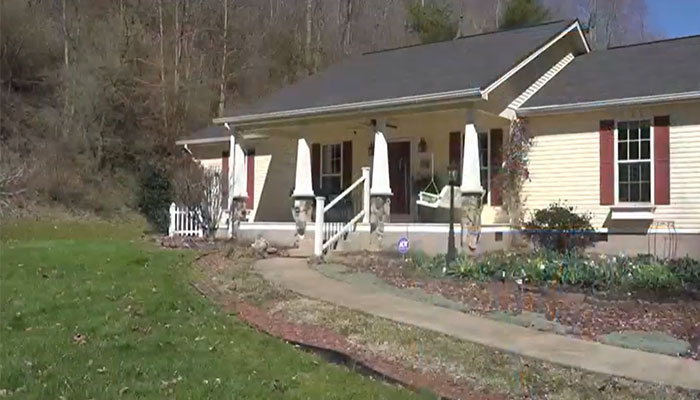 “To Me, It’s A Mansion”: Widow Begs To Keep Home Of 55 Years Amid Highway Construction Plans “To Me, It’s A Mansion”: Widow Begs To Keep Home Of 55 Years Amid Highway Construction Plans