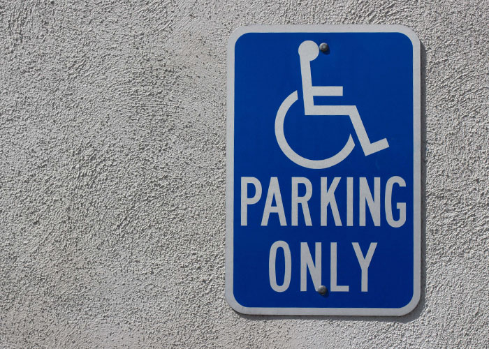 Karen Starts Screaming At Couple Over ‘Illegal’ Handicap Parking, Refuses To See Reason