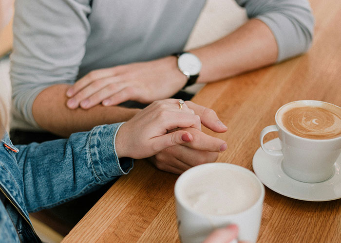 Guy Livid After GF Ignored Him Calling To Be Let Inside At 3 AM Because She Was Asleep Guy Livid After GF Ignored Him Calling To Be Let Inside At 3 AM Because She Was Asleep