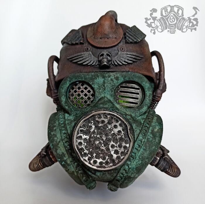 Here's What You Can Make From An Old Gas Mask And A Motorcycle Helmet (9 Pics)