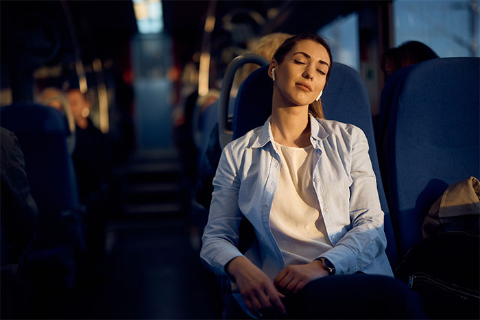 Woman Gets Back At An Annoying American Who Wouldn't Shut Up For Hours Woman Gets Back At An Annoying American Who Wouldn't Shut Up For Hours