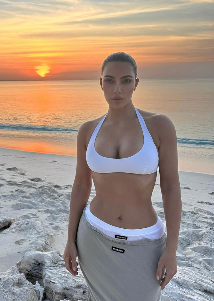 Kim Kardashian’s Co-Star Reveals What It Was Like To Get Intimate With Her On TV Kim Kardashian’s Co-Star Reveals What It Was Like To Get Intimate With Her On TV