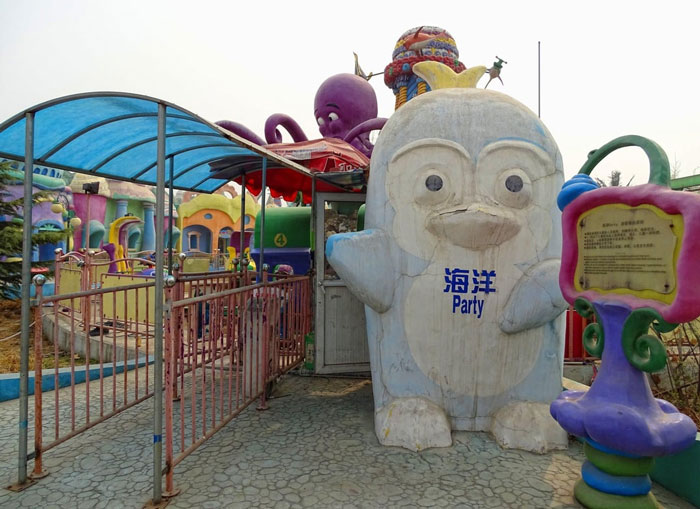 “From A Distance, It Looks OK”: Man Shares His Absurd Experience Visiting Beijing’s Amusement Park