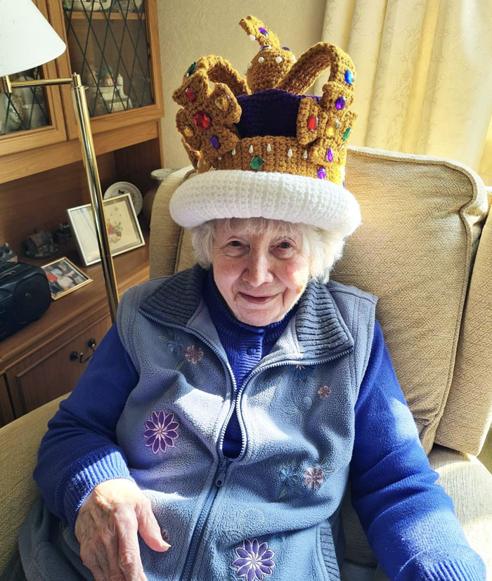 My 95-Year-Old Mother Is Trying On The Crocheted Crown I’ve Made For The Queen's Jubilee In June