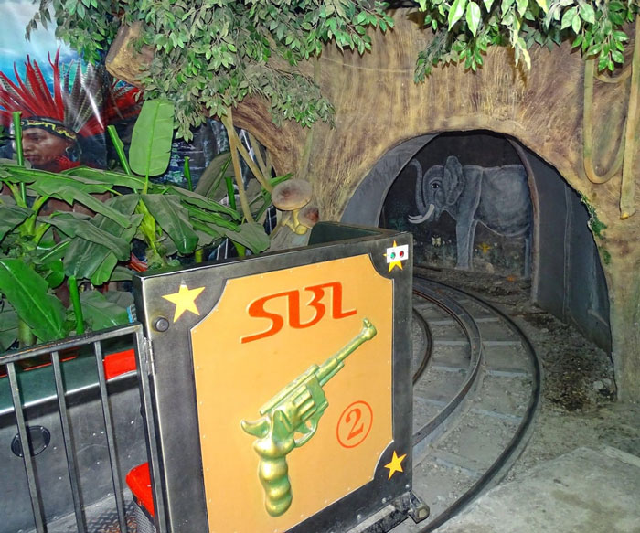 “From A Distance, It Looks OK”: Man Shares His Absurd Experience Visiting Beijing’s Amusement Park “From A Distance, It Looks OK”: Man Shares His Absurd Experience Visiting Beijing’s Amusement Park