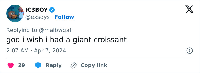 Zendaya Effortlessly Poses With The Giant Croissant She Received As A Gift At Paris Premiere Zendaya Effortlessly Poses With The Giant Croissant She Received As A Gift At Paris Premiere