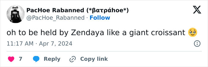 Zendaya Effortlessly Poses With The Giant Croissant She Received As A Gift At Paris Premiere Zendaya Effortlessly Poses With The Giant Croissant She Received As A Gift At Paris Premiere