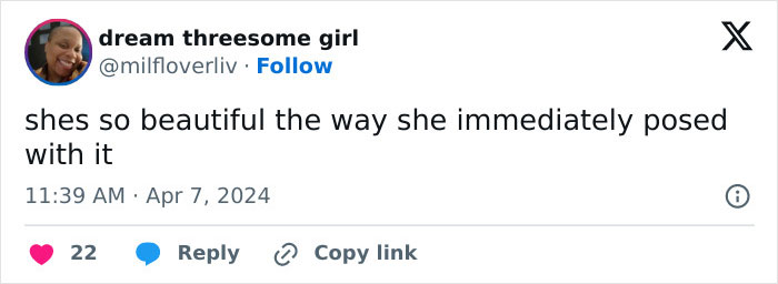 Zendaya Effortlessly Poses With The Giant Croissant She Received As A Gift At Paris Premiere Zendaya Effortlessly Poses With The Giant Croissant She Received As A Gift At Paris Premiere