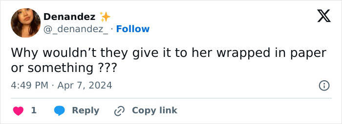 Zendaya Effortlessly Poses With The Giant Croissant She Received As A Gift At Paris Premiere Zendaya Effortlessly Poses With The Giant Croissant She Received As A Gift At Paris Premiere