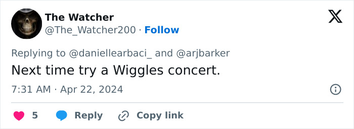 Fans Defend Comedian Who Kicked Mom And Baby Out Of Show For Disrupting It Fans Defend Comedian Who Kicked Mom And Baby Out Of Show For Disrupting It