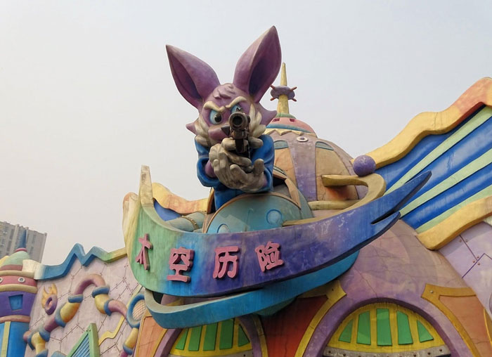 “From A Distance, It Looks OK”: Man Shares His Absurd Experience Visiting Beijing’s Amusement Park “From A Distance, It Looks OK”: Man Shares His Absurd Experience Visiting Beijing’s Amusement Park
