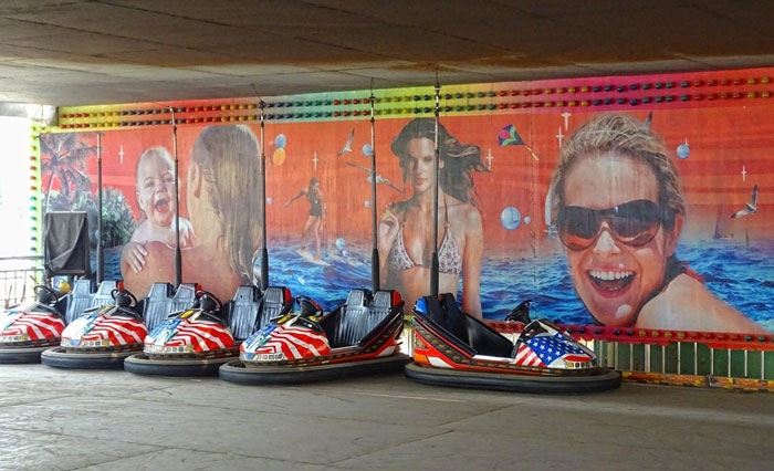 “From A Distance, It Looks OK”: Man Shares His Absurd Experience Visiting Beijing’s Amusement Park “From A Distance, It Looks OK”: Man Shares His Absurd Experience Visiting Beijing’s Amusement Park