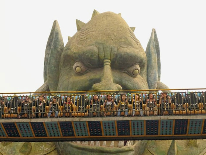 “From A Distance, It Looks OK”: Man Shares His Absurd Experience Visiting Beijing’s Amusement Park “From A Distance, It Looks OK”: Man Shares His Absurd Experience Visiting Beijing’s Amusement Park