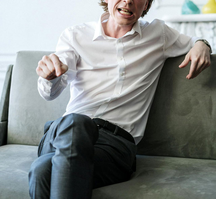 Photographer Wants To Cancel SIL's Engagement Shoot After Learning The Couple Hates Her Photographer Wants To Cancel SIL's Engagement Shoot After Learning The Couple Hates Her