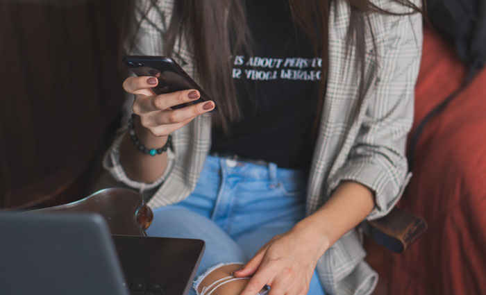 37-Year-Old Man Prank-Breaks Up With Long-Term Girlfriend, Doesn't Like Her Reaction 37-Year-Old Man Prank-Breaks Up With Long-Term Girlfriend, Doesn't Like Her Reaction