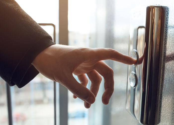 Person Forced To Take The Stairs As Neighbors Hold Up Lift, Makes Sure They Regret It Person Forced To Take The Stairs As Neighbors Hold Up Lift, Makes Sure They Regret It