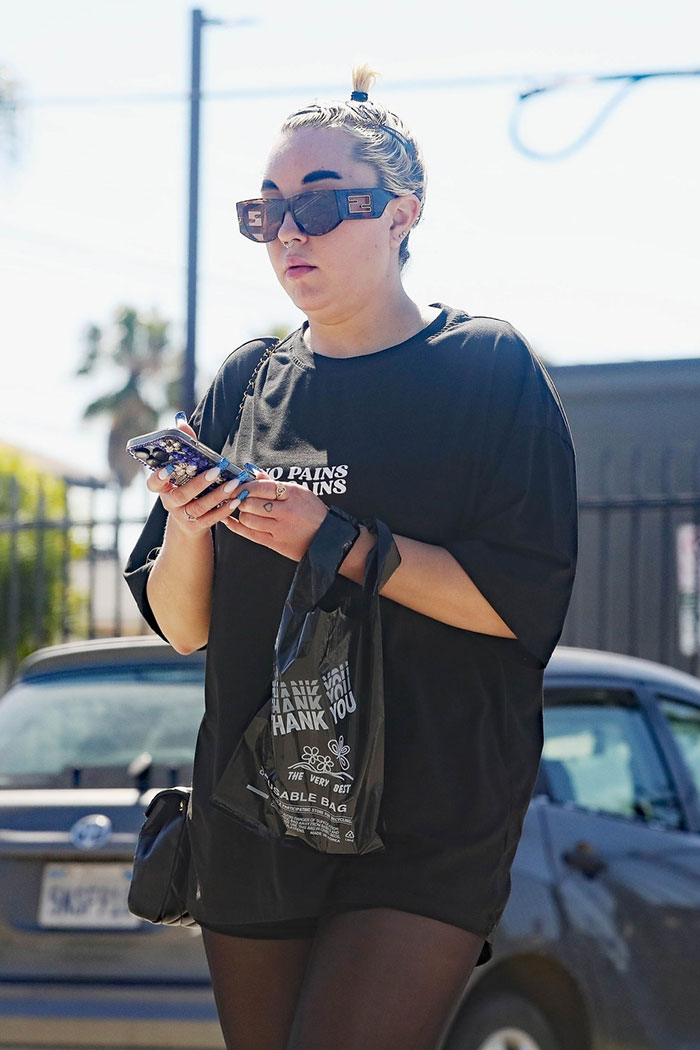 Amanda Bynes Goes Back To School To Become A Manicurist and Land “A Job At A Nail Salon” Amanda Bynes Goes Back To School To Become A Manicurist and Land “A Job At A Nail Salon”