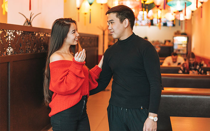 "No Good, We Go": Rude Waitress Assumes Man Doesn't Speak English, He Plays Along "No Good, We Go": Rude Waitress Assumes Man Doesn't Speak English, He Plays Along