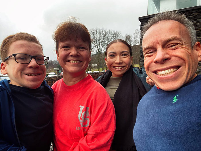 Fans Stunned After Warwick Davis Reveals His Wife Passed Away Nearly A Month Ago Fans Stunned After Warwick Davis Reveals His Wife Passed Away Nearly A Month Ago