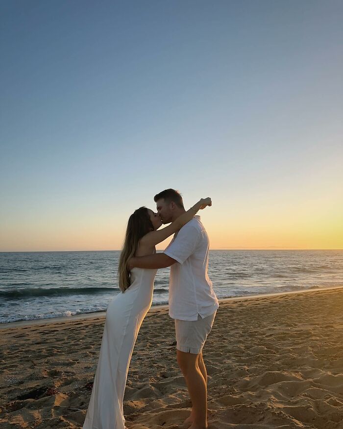 Youtuber Aspyn Ovard Files For Divorce On The Same Day She Shares News Of Their 3rd Child's Birth Youtuber Aspyn Ovard Files For Divorce On The Same Day She Shares News Of Their 3rd Child's Birth