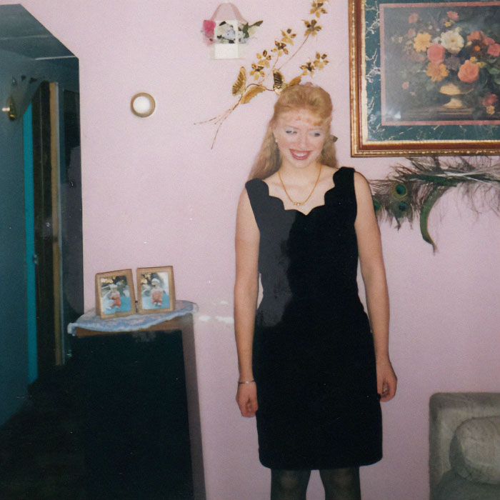 Amish Woman, Who Left Settlement At 17, Reveals How She Ended Up As A Stripper And An Addict Amish Woman, Who Left Settlement At 17, Reveals How She Ended Up As A Stripper And An Addict