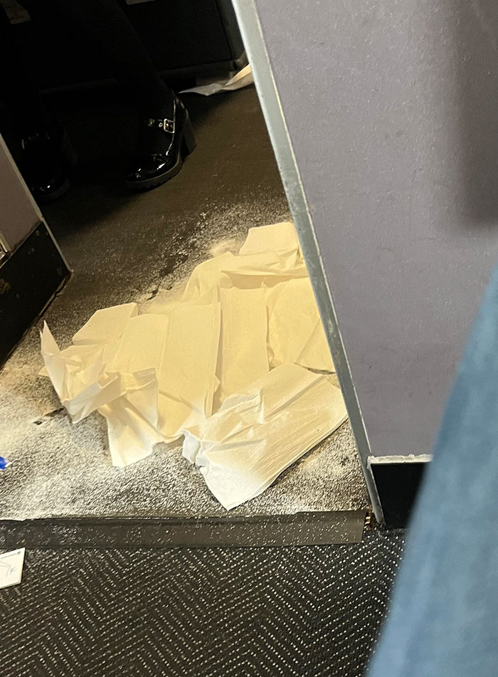 “Total BS”: Passengers Tired Of “Fake Service Dogs” Causing Trouble On Flights “Total BS”: Passengers Tired Of “Fake Service Dogs” Causing Trouble On Flights