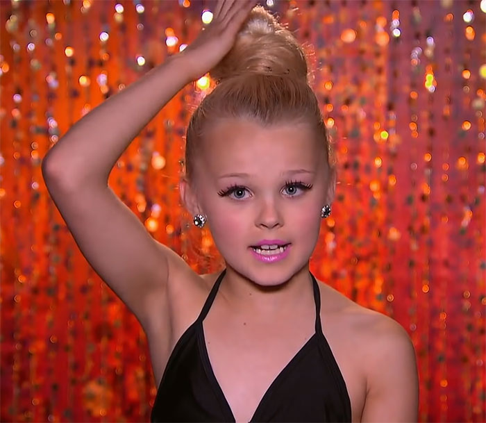 Internet Aghast Over JoJo Siwa’s Revelation Of Mother Bleaching Her Hair From Just 2 Years Old Internet Aghast Over JoJo Siwa’s Revelation Of Mother Bleaching Her Hair From Just 2 Years Old