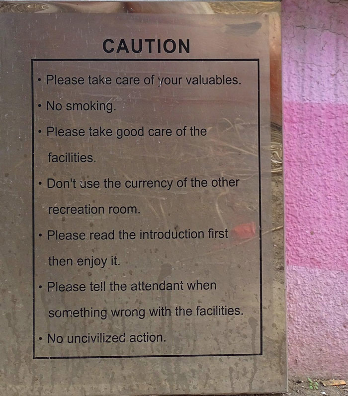 “From A Distance, It Looks OK”: Man Shares His Absurd Experience Visiting Beijing’s Amusement Park “From A Distance, It Looks OK”: Man Shares His Absurd Experience Visiting Beijing’s Amusement Park