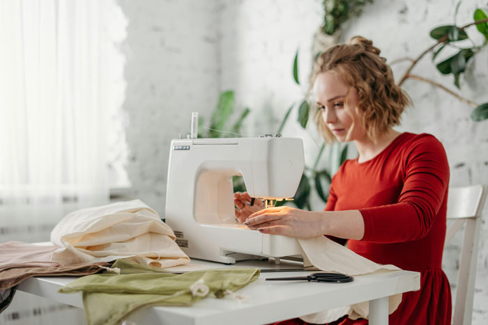 “[Am I The Jerk] For Not Wearing The Wedding Dress My Stepsister Handmade For Me?”