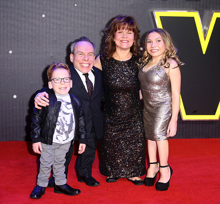 Fans Stunned After Warwick Davis Reveals His Wife Passed Away Nearly A Month Ago Fans Stunned After Warwick Davis Reveals His Wife Passed Away Nearly A Month Ago