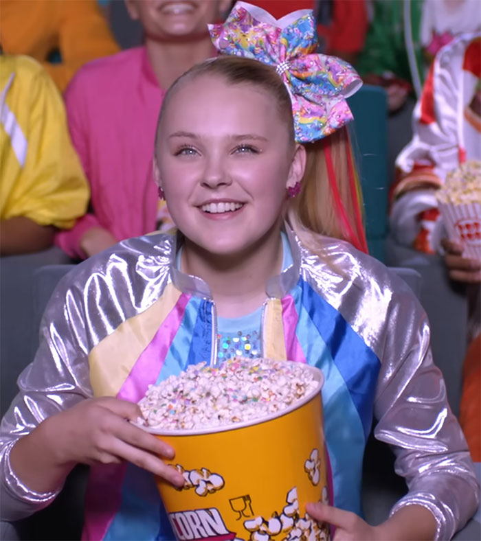 “Worst Case Of Identity Crisis”: Fans Shake Their Heads At JoJo Siwa’s Weird Transformation “Worst Case Of Identity Crisis”: Fans Shake Their Heads At JoJo Siwa’s Weird Transformation