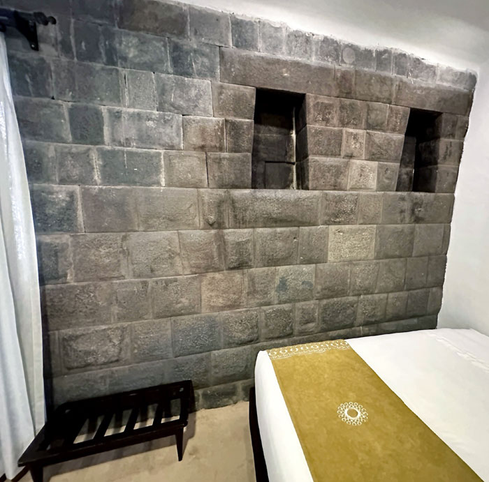 Muro inca original en mi habitación de hotel en Cuzco, Perú. Tiene 800 años y era parte del palacio