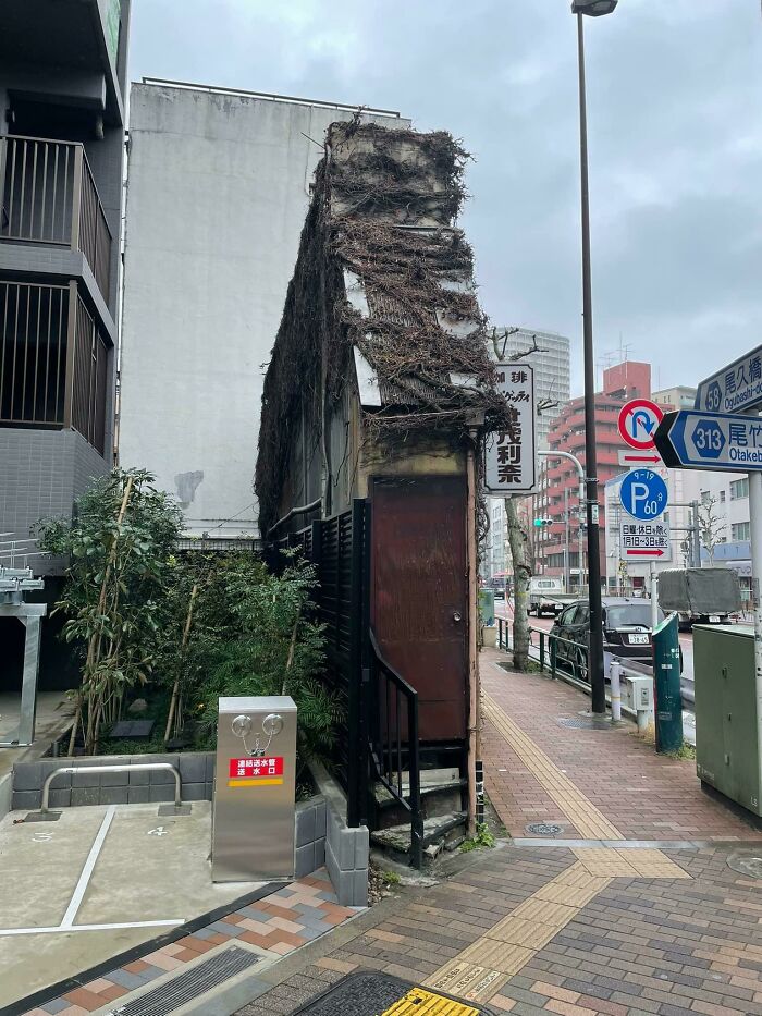 This Building In Tokyo Is Literally The Width Of A Door