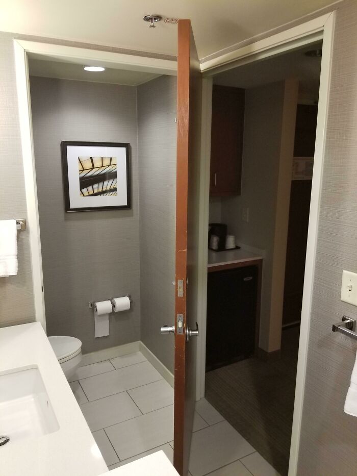 This Door In My Hotel Bathroom Can Close Off Either Of 2 Doorways