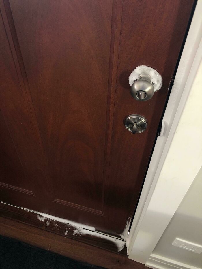 It's So Cold In Chicago That This Door Handle Froze From The Outside In