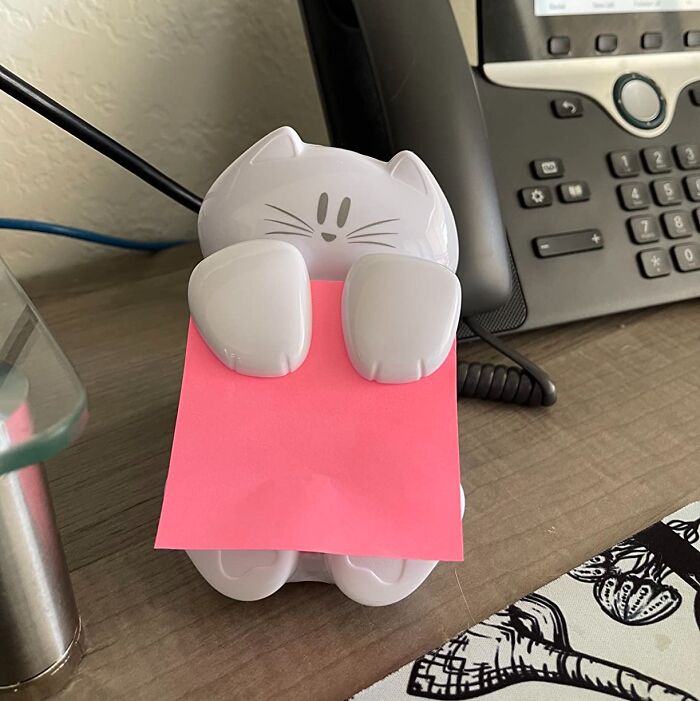 Purr-Fect Notes: Cat-Themed Pop-Up Dispenser For Fun Desk Flair!