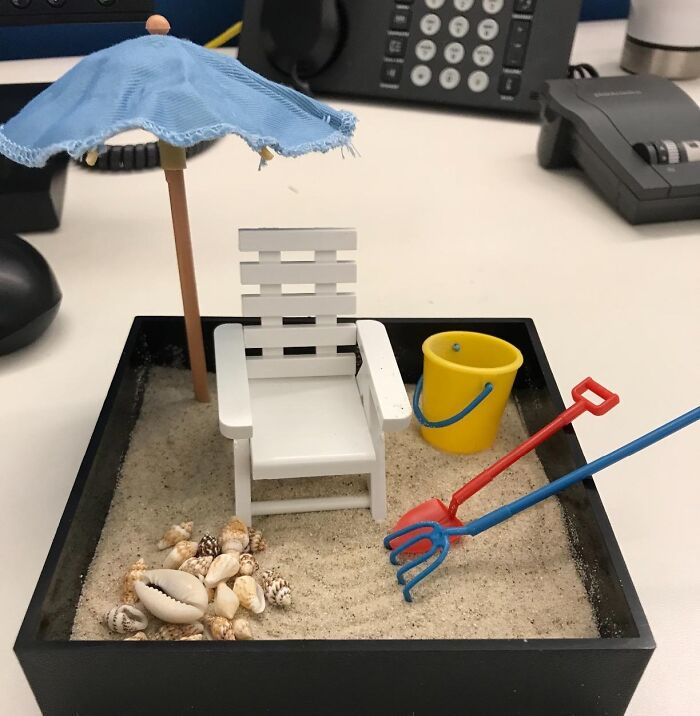 Desk Oasis: Executive Mini-Sandbox For A Beach Break Anytime!