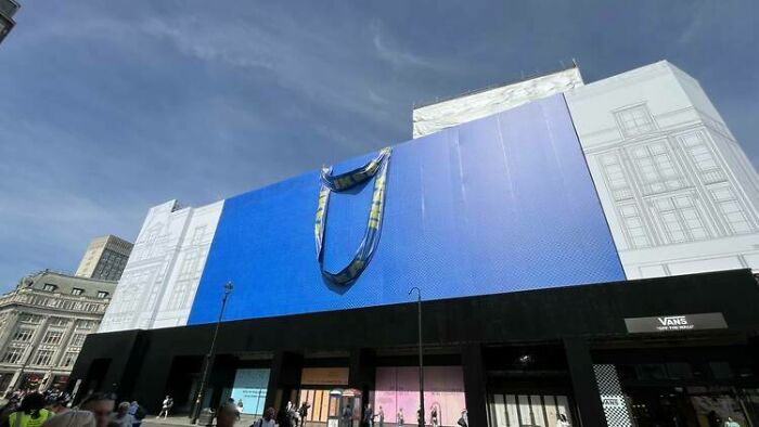 Anuncio de una futura tienda de Ikea en la calle Oxford