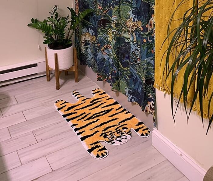 Step Into The Wild: Soft Tiger Shaped Bath Mat For Cozy Toes!