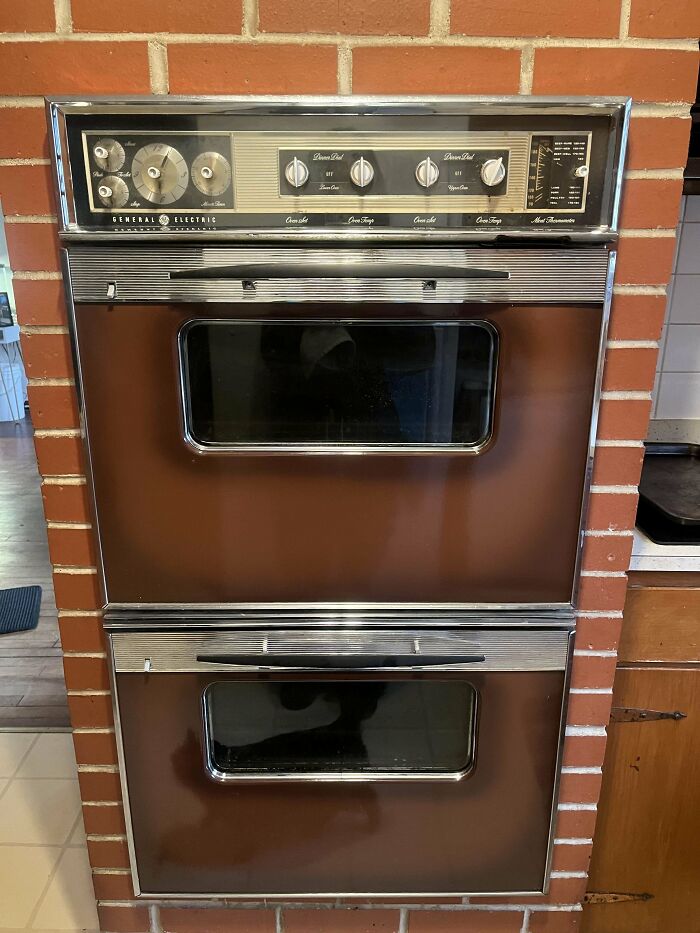 Recently Moved Into This Rental And Need To Replace The Top & Bottom Heating Elements In The Upper Oven But Cannot For The Life Of Me Find Any Model Information For This Double Oven. General Electric Brand, No Idea What Year