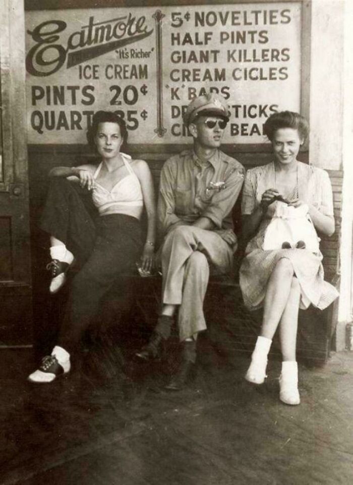 A Soldier And His Two Girl Friends, Us, 1940s