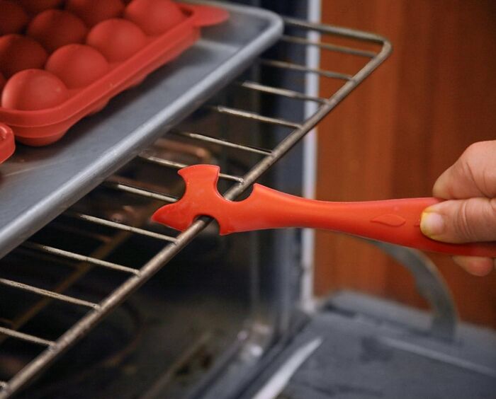Push, Pull, Protect: Norpro’s Silicone Gadget For Oven Rack Ease!