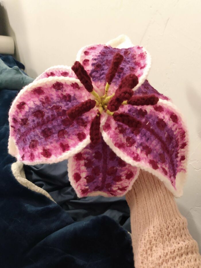 I Made This Stargazer Lily For My New Girlfriend For Valentine's Day Cuz They're Her Favorite Flowers But I Used Thicker Yarn Than The Pattern Called For Thinking It'd Be Fine But It Looks Like A Toddler Made It 😔