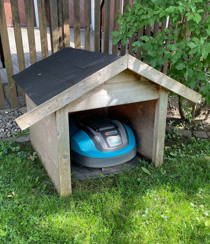 Hotel Stores Their Automated Lawnmower In A Dog House