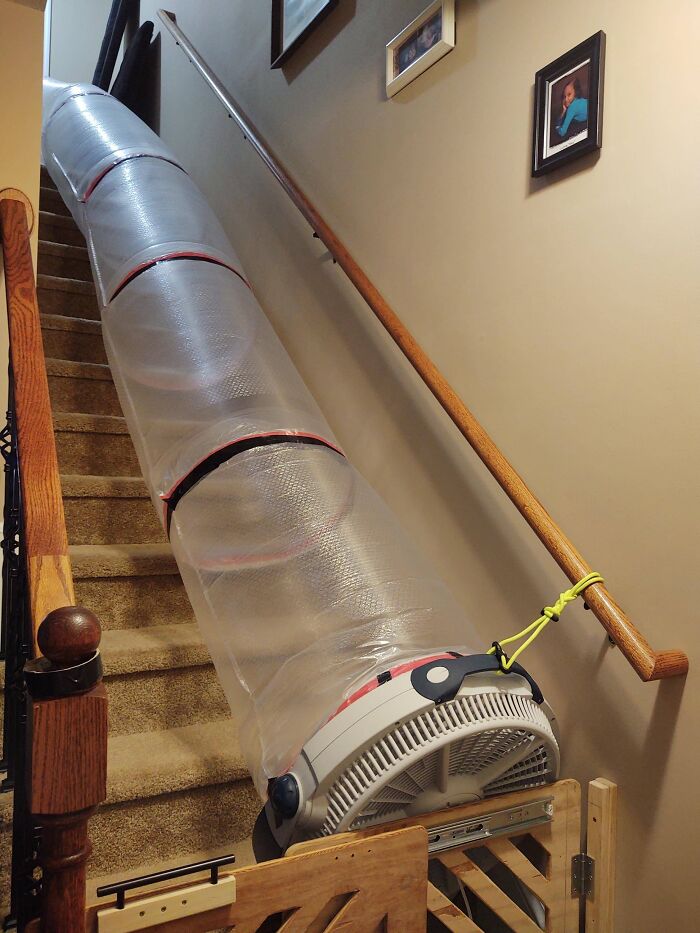 Hvac On 2nd Floor Went Out, But Not On The 1st. Rigged This Up To Pull Cold Air From Downstairs' To Upstairs Lol