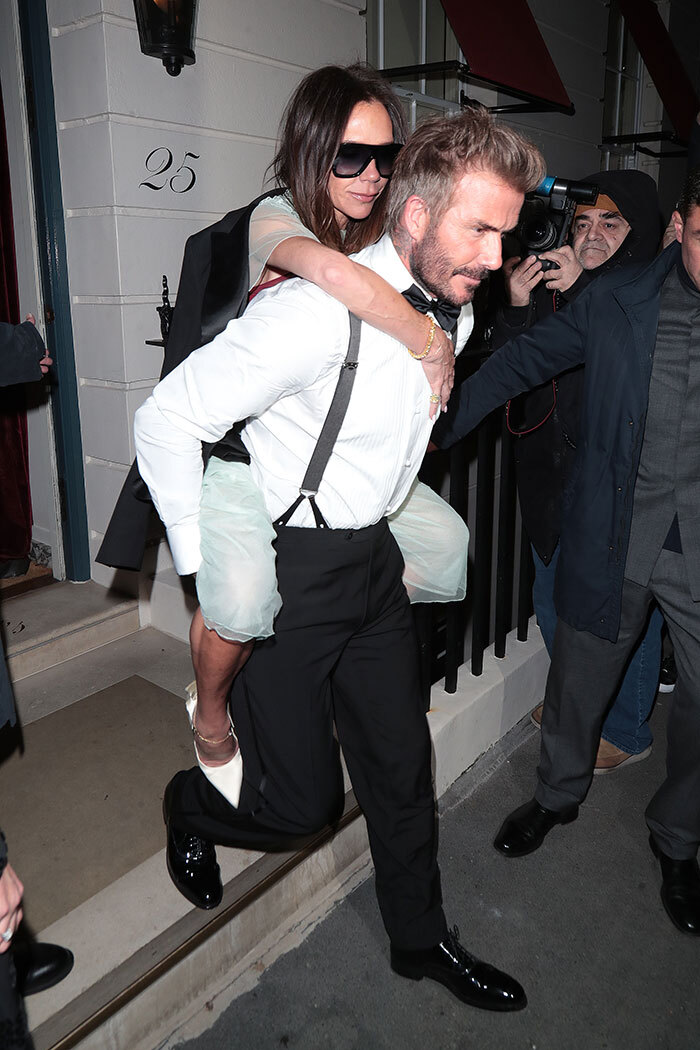 Victoria Beckham Parties Away With Spice Girls And Ends The Night On David Beckham’s Back Victoria Beckham Parties Away With Spice Girls And Ends The Night On David Beckham’s Back