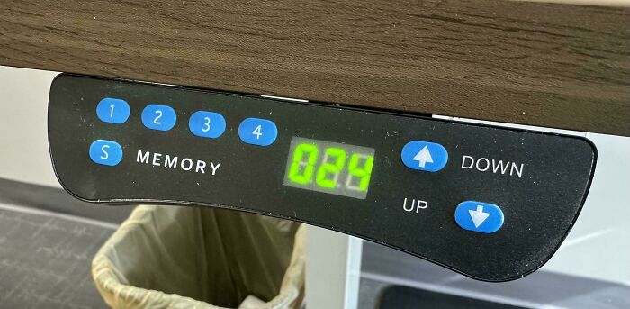 Control panel with memory buttons and up-down arrows, showing sign fails with number 024, a trash can below.