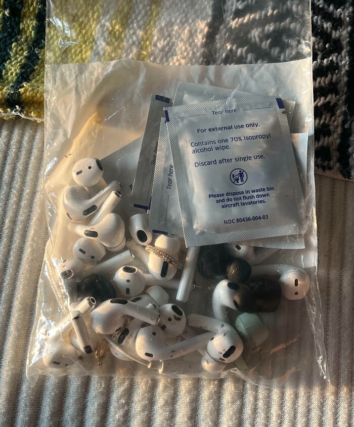 The Amount Of Lost Earbuds My Boyfriend Found Today On One Commercial Plane